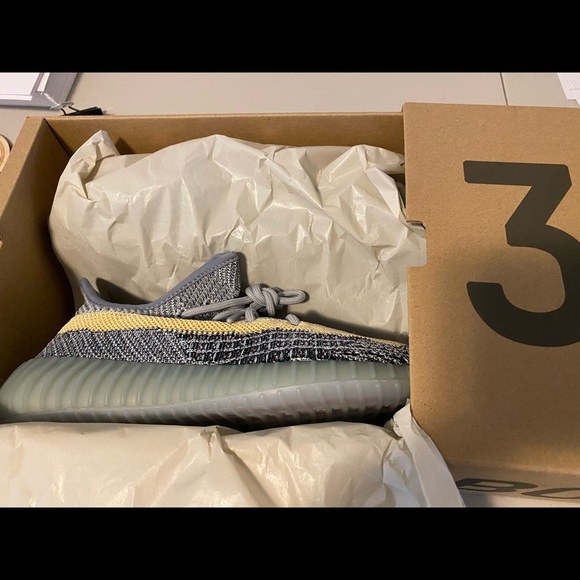 Yeezy 350 Ash blue size 6 - Picture 3 of 8